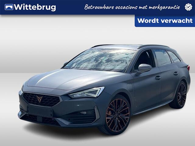 Cupra Leon Sportstourer 1.4 e-Hybrid 245PK Black Edition / Panoramadak / Supersport Stuur / BREMBO / Verwarmbare Lederen Memory Seat / Achteruitrijcamera