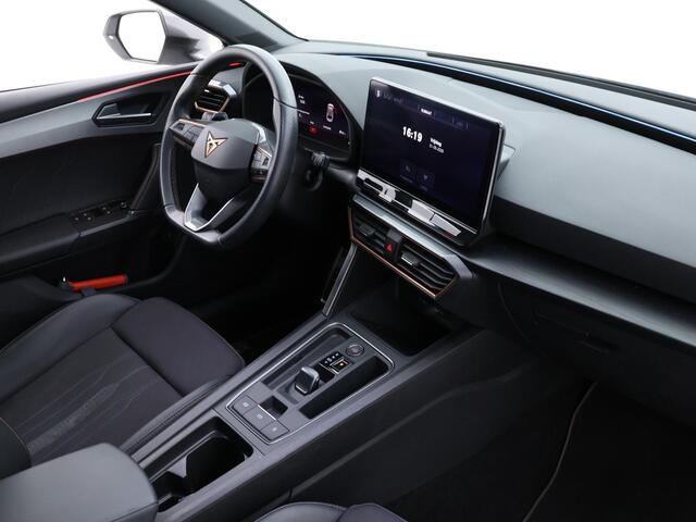 Cupra Leon Sportstourer 1.4 e-Hybrid 245pk DSG VZ Business · SOH 95% · Stuur- & Stoelverwarming · Keyless · Sfeerverlichting · Cruise Control · 19"Velgen ·
