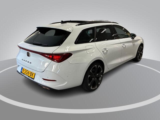 Cupra Leon Sportstourer 1.4 245pk DSG e-Hybrid VZ Adrenaline · Panoramadak · Camera · Keyless · Stuur- & Stoelverwarming · Parkeer assistent · Elek. Bestuurdersstoel + Geheugen ·