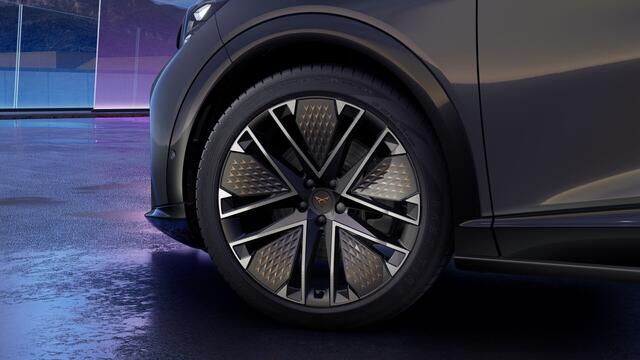 Cupra Tavascan 77kWh Elektromotor 340 1AT VZ Extreme | Digitaal instrumentenpaneel (Virtual Cockpit) | Head-up Display met 'Augmented Reality' | Multifunctioneel verwarmbaar stuurwiel met start- & CUPRA-knop