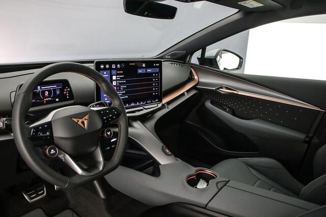 Cupra Tavascan VZ Extreme 340pk Automaat Adaptive cruise control, Panoramadak, 360 camera, Elektrische achterklep, Achteruitrijcamera, LED matrix koplampen, Stuurwiel verwarmd