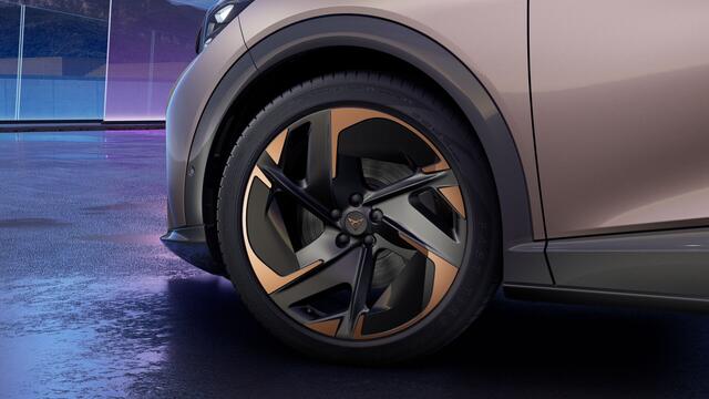 Cupra Tavascan 77kWh Elektromotor 286 1AT Adrenaline | Digitaal instrumentenpaneel (Virtual Cockpit) | Head-up Display met 'Augmented Reality' | Multifunctioneel verwarmbaar stuurwiel met start- & CUPRA-knop