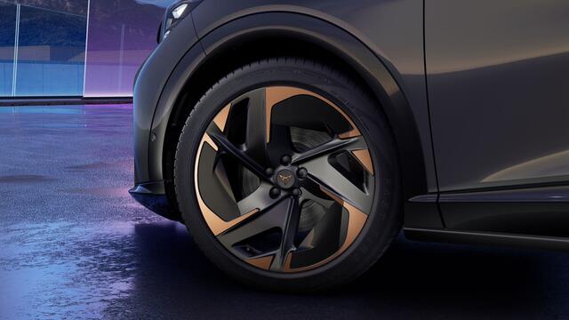 Cupra Tavascan 77kWh Elektromotor 286 1AT Adrenaline | Digitaal instrumentenpaneel (Virtual Cockpit) | Head-up Display met 'Augmented Reality' | Multifunctioneel verwarmbaar stuurwiel met start- & CUPRA-knop