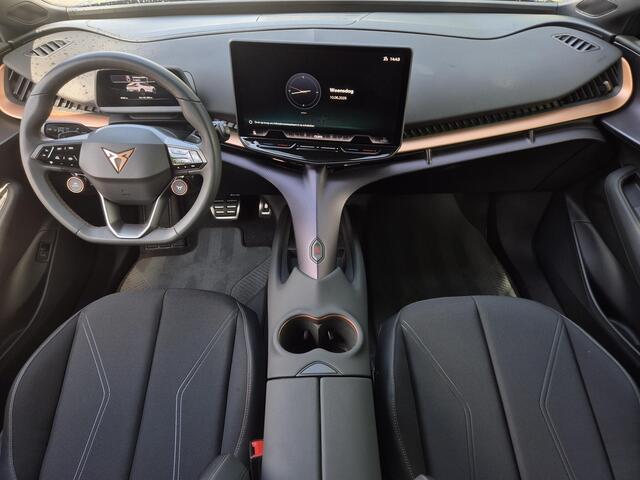 Cupra Tavascan Business 82 kWh / Fabrieksgarantie t/m 8-2027 / SOH 100% / All season banden / CCS snelladen / Elektrische achterklep / Warmtepomp / Stuur- Stoel & Voorruit verwarming / Achteruitrijcamera / Adaptief cruise control / Keyless Entry/Start / Apple Carplay An