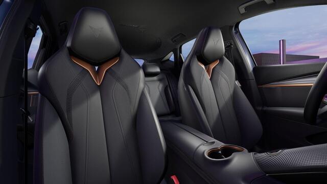 Cupra Tavascan 77kWh Elektromotor 286 1AT Essential | Achteruitrijcamera | Digitaal instrumentenpaneel (Virtual Cockpit) | Kinderzitbevestiging vóór en 2e zitrij (ISOFIX)