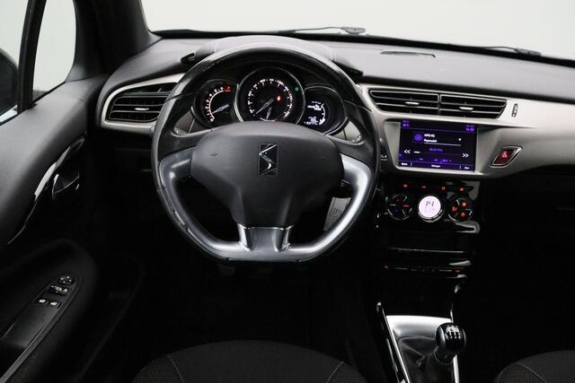 DS DS 3 1.2 PureTech So Chic 2016 | Airco | Navigatie | DAB Radio | Stoelverwarming | Achteruitrij Camera + Parkeersensoren | Cruise Control | 17' Lichtmetalen Velgen | 2 Sleutels