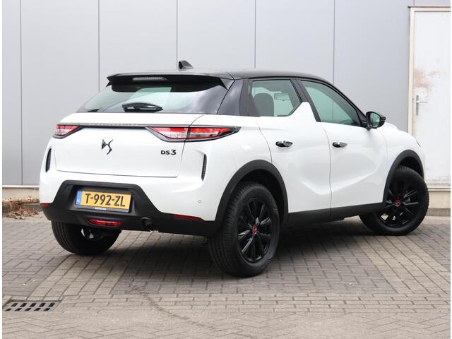 DS DS 3 SUV Performance Line 100 pk | Navigatie via Apple Carplay/Android Auto | Parkeersensoren Achter | Alcantara Interieur | Climate Control | Cruise Control | LED Koplampen | DAB Ontvanger | Start/Stop Systeem | 17" Lichtmetalen Velgen |