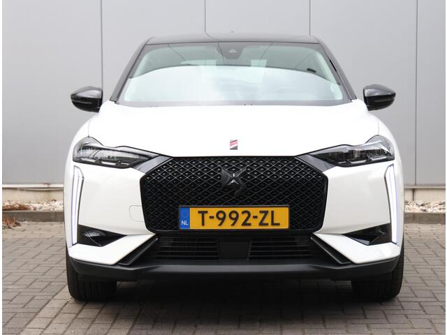 DS DS 3 SUV Performance Line 100 pk | Navigatie via Apple Carplay/Android Auto | Parkeersensoren Achter | Alcantara Interieur | Climate Control | Cruise Control | LED Koplampen | DAB Ontvanger | Start/Stop Systeem | 17" Lichtmetalen Velgen |