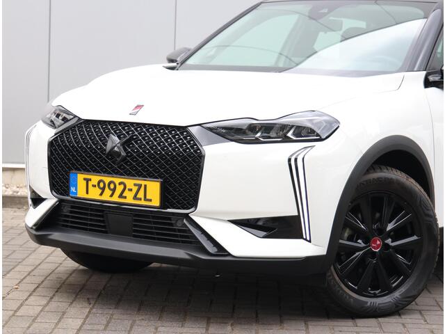 DS DS 3 SUV Performance Line 100 pk | Navigatie via Apple Carplay/Android Auto | Parkeersensoren Achter | Alcantara Interieur | Climate Control | Cruise Control | LED Koplampen | DAB Ontvanger | Start/Stop Systeem | 17" Lichtmetalen Velgen |