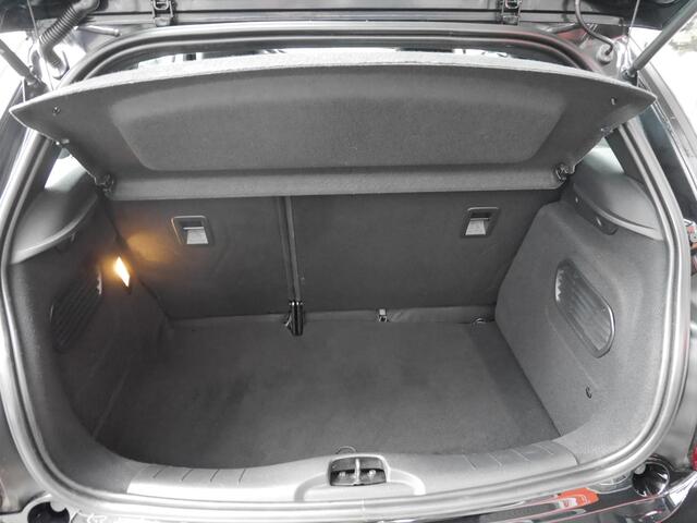 DS DS 3 1.2 PureTech Business | Stoelverwarming | Lichtmetalen velgen | Cruise control | Climate control | 17 inch lichtmetalen velgen | Achteruitrijcamera | Navigatie | Apple carplay