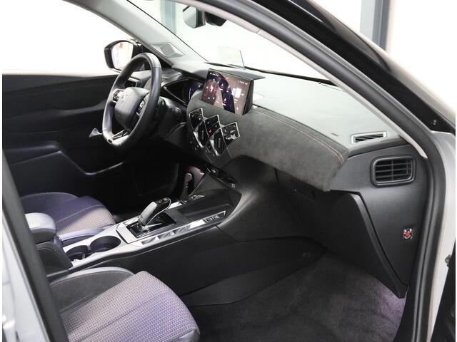DS DS 3 1.2 130PK Performance Line | AUTOMAAT | AppleCarPlay/AndroidAuto | Navigatie | Climate Control | Adaptief Cruise Control | 360'Camera | Alcantara | Keyless | Head-Up Display | Privacy Glass | Isofix |