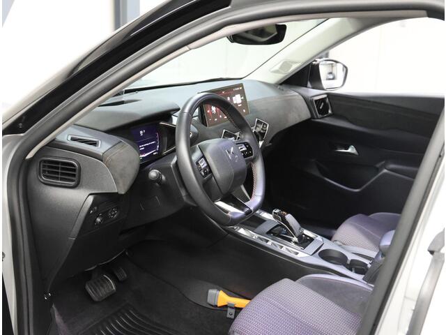 DS DS 3 1.2 130PK Performance Line | AUTOMAAT | AppleCarPlay/AndroidAuto | Navigatie | Climate Control | Adaptief Cruise Control | 360'Camera | Alcantara | Keyless | Head-Up Display | Privacy Glass | Isofix |