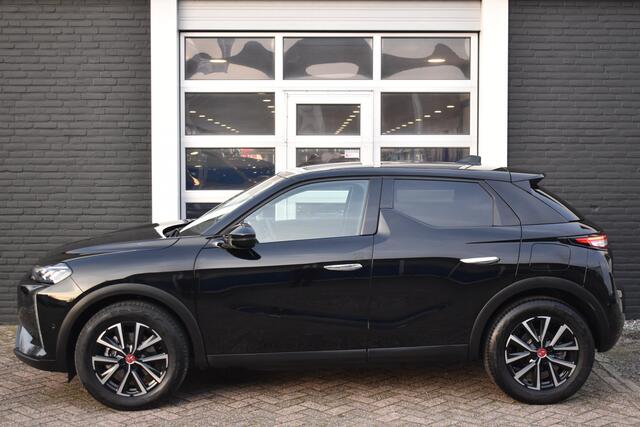 DS DS 3 E-Tense Performance Line 54 kWh | Navigatie | Airconditioning ECC | Camera voor en achter | Apple Carplay & Android Auto | Head Up Display | Dodehoek Detectie | Stoelverwarming | Zeer Compleet!