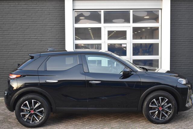 DS DS 3 E-Tense Performance Line 54 kWh | Navigatie | Airconditioning ECC | Camera voor en achter | Apple Carplay & Android Auto | Head Up Display | Dodehoek Detectie | Stoelverwarming | Zeer Compleet!