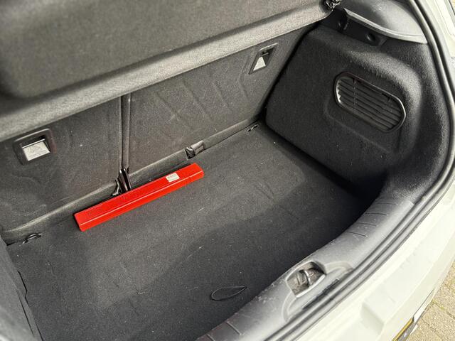 DS DS 3 1.2T Automaat 110pk Café Racer | HiFi Audio | Achteruitrijcamera | Navi | 17'' Velgen | Sportstoelen | Climate Control | Weinig kilometers!