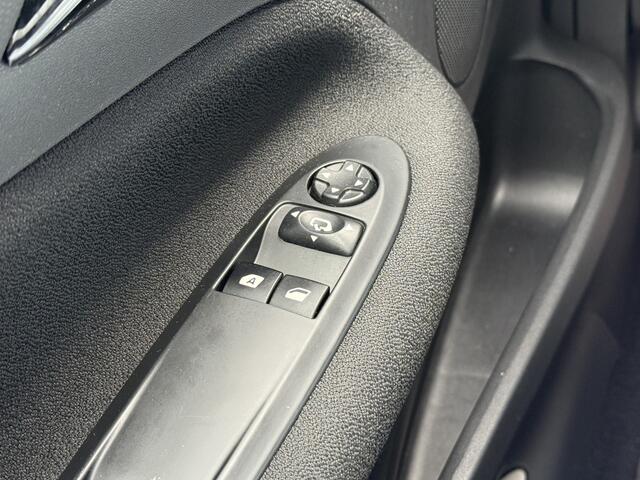 DS DS 3 BWJ 2017 1.2 82PK So Chic AUTOMAAT | NIEUW BINNEN!