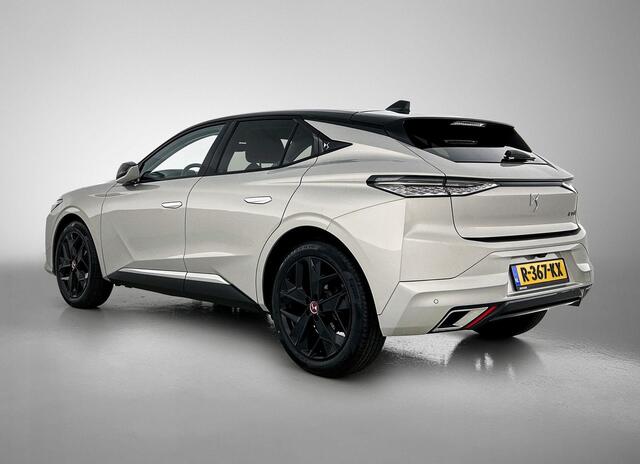 DS DS 4 Performance Line 130PK Automaat | Navigatie | Achteruitrijcamera | Parkeersensoren Voor en Achter | Alcantara Bekleding | Verwarmd Comfortstoelen | LED Koplampen | Keyless Entry/Start | 19" Lichtmetalen Velgen | Apple Carplay/Android Auto |