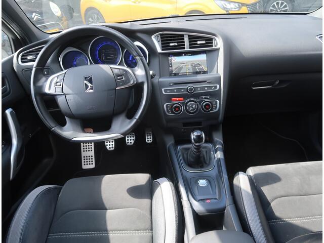 DS DS 4 serie * Super Luxe * Navigatie * Start Button * Vierseizoenenbanden * Trekhaak * Achteruitrijcamera * L.M. Velgen * Distributieriem reeds vervangen in 2022. Vingerhoets; Viertde Generatie Eersteklas Service !