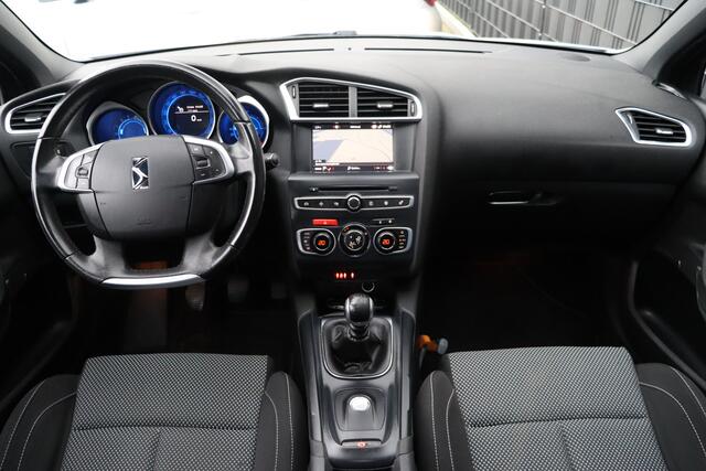 DS DS 4 CROSSBACK 1.2 PureTech Chic | Camera | Trekhaak | Navigatie | Cruise Control | Climate Control