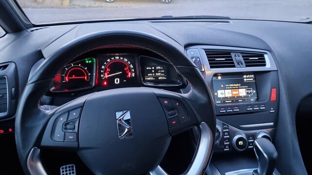 DS DS 5 1.6 THP Performance Line Met afneembara trekhaak