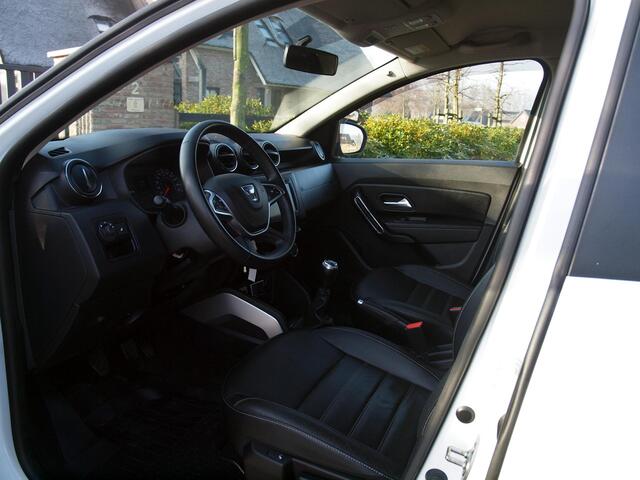 Dacia DUSTER 1.6 SCe Prestige | Unieke bedrijfswagen | 4X4 | Camera | Trekhaak | Stoelverwarming |