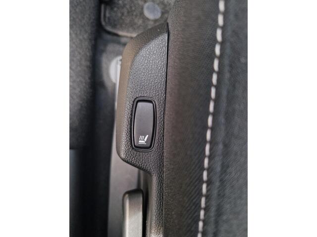 Dacia DUSTER 1.3 TCe Prestige / 1e Eigenaar / Dealer Onderhouden / Trekhaak / Achteruitrijcamera / Navigatie / Apple Carplay & Android Auto / Climate Control / PDC /