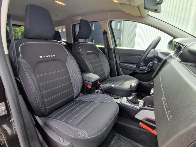 Dacia DUSTER 1.3 TCe Prestige / 1e Eigenaar / Dealer Onderhouden / Trekhaak / Achteruitrijcamera / Navigatie / Apple Carplay & Android Auto / Climate Control / PDC /