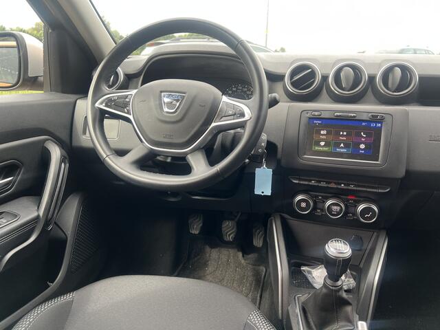 Dacia DUSTER 1.3 TCe 130pk Prestige / Dealer onderhouden / Trekhaak / 17' velgen / Camera / Climate / Applecarplay - Androidauto /