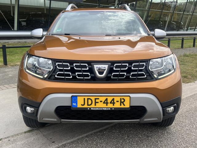 Dacia DUSTER 1.3 TCe 130pk Prestige / Dealer onderhouden / Trekhaak / 17' velgen / Camera / Climate / Applecarplay - Androidauto /