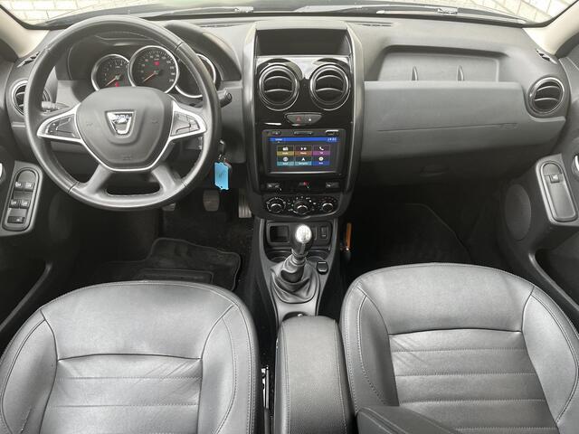 Dacia DUSTER 1.2 TCe 4x2 Blackshadow | Dealer onderhouden | Trekhaak | Stoelverwarming | Achteruitrijcamera | Navigatie |