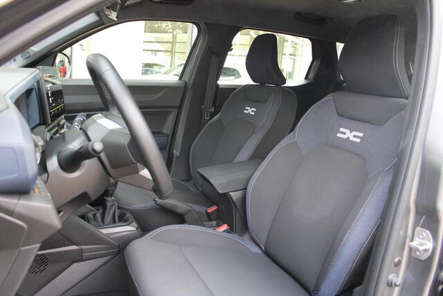 Dacia DUSTER 1.2 TCe 130 mild hybrid Extreme | STOEL en STUURVERWARMING | CAMERA | NAVI
