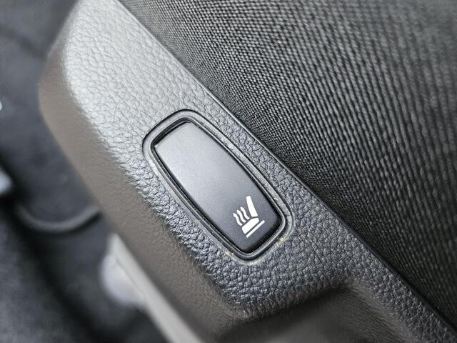 Dacia DUSTER 1.0 TCe Prestige / Trekhaak / Achteruitrijcamera / Stoelverwarming / Navigatie / Apple Carplay & Android Auto / Dode Hoek Detectie / Climate Control / Cruise Control /