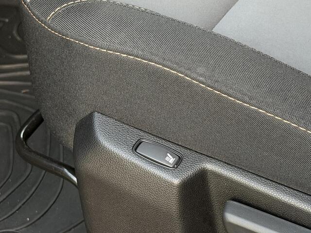 Dacia DUSTER 1.3 TCe 150 Extreme Automaat / Fabrieksgarantie tot 12-2027 / 360 Camera / Dodehoek / Navigatie / Apple Carplay & Android Auto / Stoelverwarming / Cruise / Clima / DAB / LED /