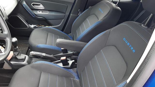 Dacia DUSTER 1.0 TCe Bi-Fuel Serie Limitee 15th Anniversary MEERDERE FOTO'S VOLGEN NOG. APPLE CARPLAY ANDROID AUTO / TREKHAAK / CLIMATE CONTROLE PARKEERSENSOREN+CAMERA / CRUISE CONTROLE.