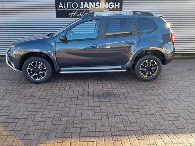 Dacia DUSTER 1.2 TCe 4x2 Blackshadow | Airco | Cruise control | Trekhaak | Leren bekleding | Stoelverwarming | Ndl auto | Navigatie | RIJKLAARPRIJS INCL 12 MAANDEN GARANTIE EN BEURT
