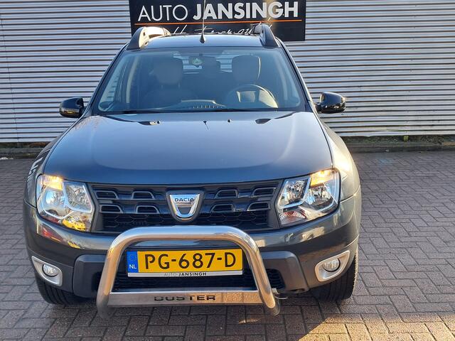 Dacia DUSTER 1.2 TCe 4x2 Blackshadow | Airco | Cruise control | Trekhaak | Leren bekleding | Stoelverwarming | Ndl auto | Navigatie | RIJKLAARPRIJS INCL 12 MAANDEN GARANTIE EN BEURT