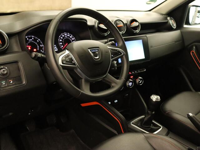 Dacia DUSTER 1.0 TCe Bi-Fuel Extreme - ORIGINEEL NEDERLANDSE AUTO - LPG - PARKEERSENSOREN VOOR EN ACHTER - 360 GRADEN CAMERA - TREKHAAK 1.200KG GEREMD TREKGEWICHT - DODEHOEK DETECTIE - NAVIGATIE - APPLE CARPLAY/ANDOIRD AUTO