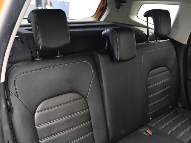 Dacia DUSTER TCe 125pk Prestige | Trekhaak | Sidesteps | Camera's rondom | Climate Control | Dodehoek detectie | Keyless |