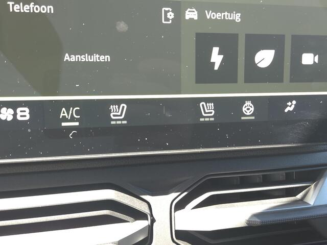 Dacia DUSTER 1.6 Hybrid 140 Journey / 1e Eigenaar / Afneembare Trekhaak / Camera Rondom / Stoel Stuurwiel verwarming / Dealer onderhouden / Origineel NL Auto / Haaienvin Antenne /