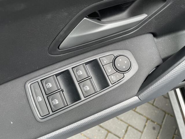 Dacia DUSTER 1.8 hybrid 155 limited edition / DODEHOEKSENSOREN / STOEL + STUUR VERWARMING / MULTI VIEW CAMERA / VOORUITVERWARMING