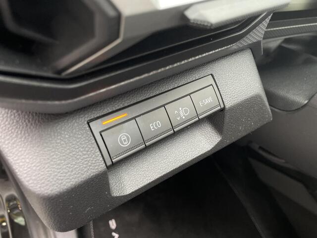 Dacia DUSTER 1.8 hybrid 155 limited edition / DODEHOEKSENSOREN / STOEL + STUUR VERWARMING / MULTI VIEW CAMERA / VOORUITVERWARMING