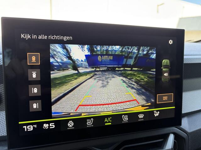 Dacia DUSTER 1.8 hybrid 155 limited edition / Rondom Camera / Stoel en Stuurwielverwarming / Navigatie / Dodehoekdetectie / Adaptieve Cruise Control / Voorruitverwarming /