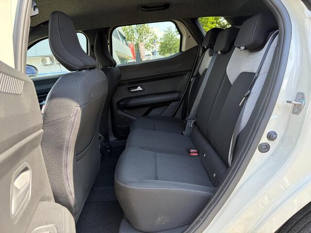 Dacia DUSTER 1.8 hybrid 155 limited edition / Rondom Camera / Stoel en Stuurwielverwarming / Navigatie / Dodehoekdetectie / Adaptieve Cruise Control / Voorruitverwarming /