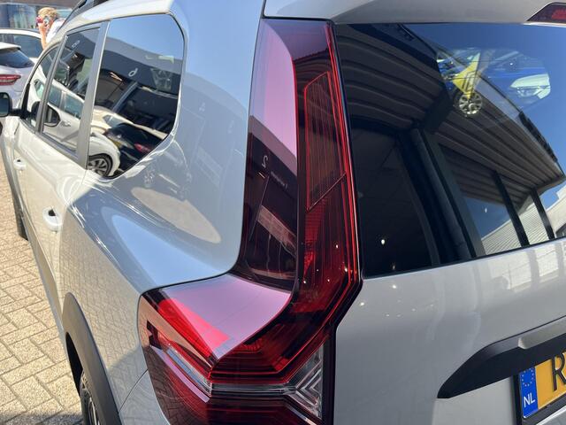 Dacia Jogger 1.0 TCe Bi-Fuel Comfort 5p. PARKEERSENSOREN + CAMERA / CRUISE CONTROL / AIRCO / LICHT METAAL / APPLE CARPLAY ANDROID AUTO