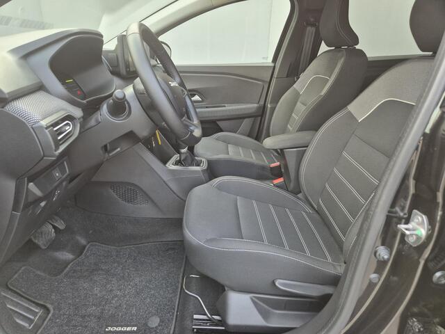 Dacia Jogger 1.6 Hybrid 140 Expression 7p. Automaat / 7 Persoons / Navigatie via Apple Carplay of Android Auto / Stoelverwarming / Cruise control / Achteruitrijcamera / Climate control / Parkeersensoren voor en achter /