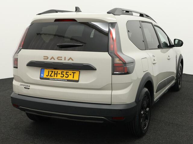 Dacia Jogger 1.8 hybrid 155 limited edition 7p. / STOEL- & STUURVERWARMING / BLINDSPOT WARNING / PARKEERSENSOREN + AROUND VIEW CAMERA / NAVIGATIE incl. APPLE & ANDROID CARPLAY /