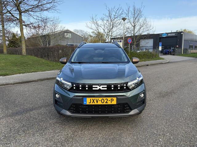 Dacia Jogger 1.8 hybrid 155 limited edition 7p. APPLE CARPLAY ANDROID AUTO / CLIMATE CONTROLE / PARKEERSENSOREN+CAMERA / CRUISE CONTROLE / NAVIGATIE.