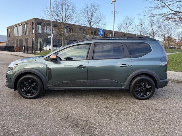 Dacia Jogger 1.8 hybrid 155 limited edition 7p. APPLE CARPLAY ANDROID AUTO / CLIMATE CONTROLE / PARKEERSENSOREN+CAMERA / CRUISE CONTROLE / NAVIGATIE.