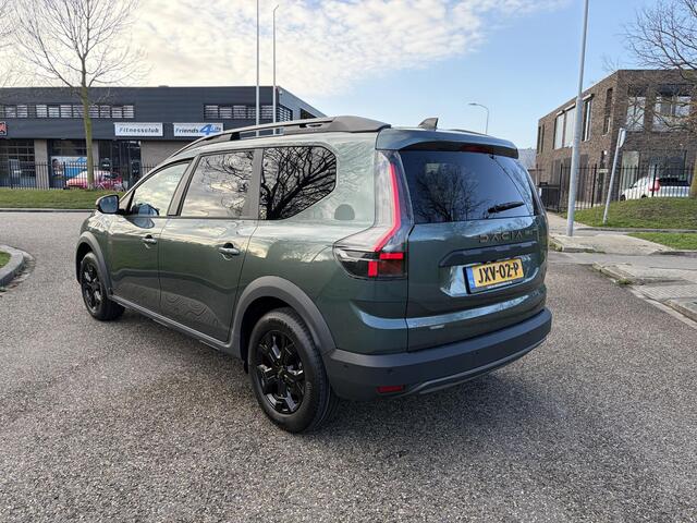 Dacia Jogger 1.8 hybrid 155 limited edition 7p. APPLE CARPLAY ANDROID AUTO / CLIMATE CONTROLE / PARKEERSENSOREN+CAMERA / CRUISE CONTROLE / NAVIGATIE.