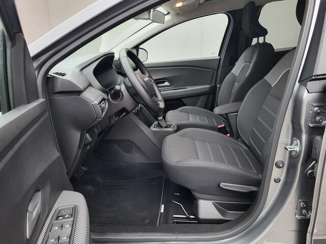 Dacia Jogger 1.6 Hybrid 140 Expression 7p. / Stoelverwarming / Achteruitrijcamera / Climate Control / Dode Hoek Detectie / Parkeersensoren /
